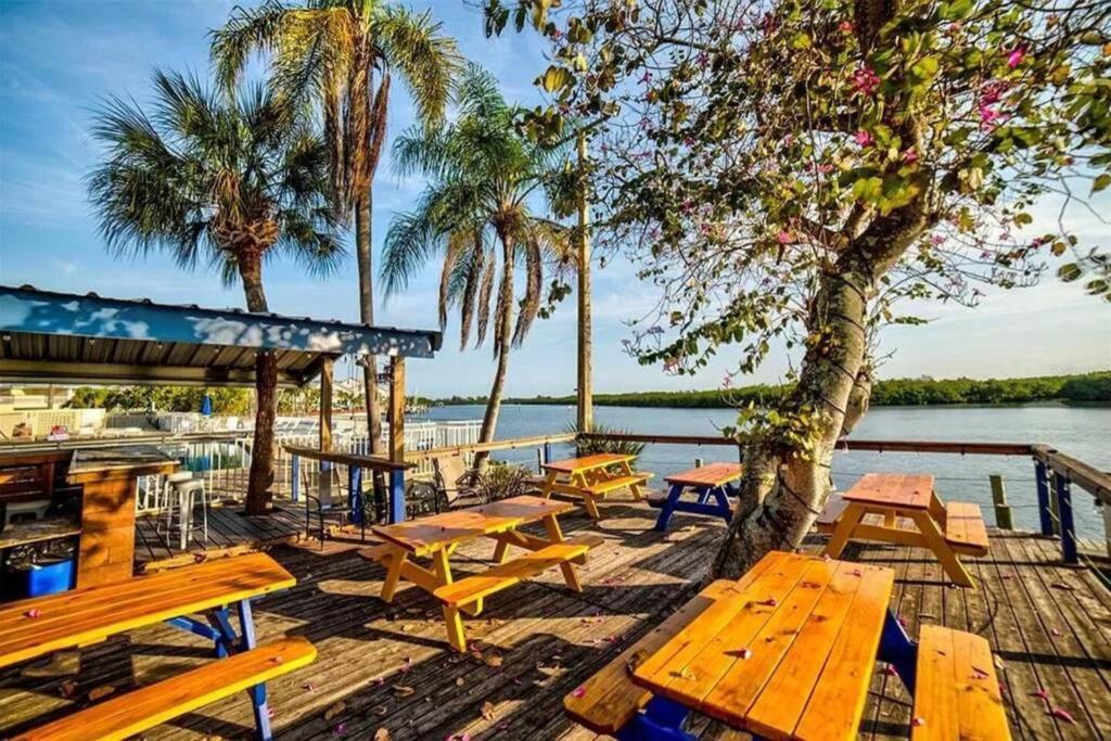 Bay View, Studio206, Beach Steps Away! Pool+Wifi Ruskin Exteriér fotografie