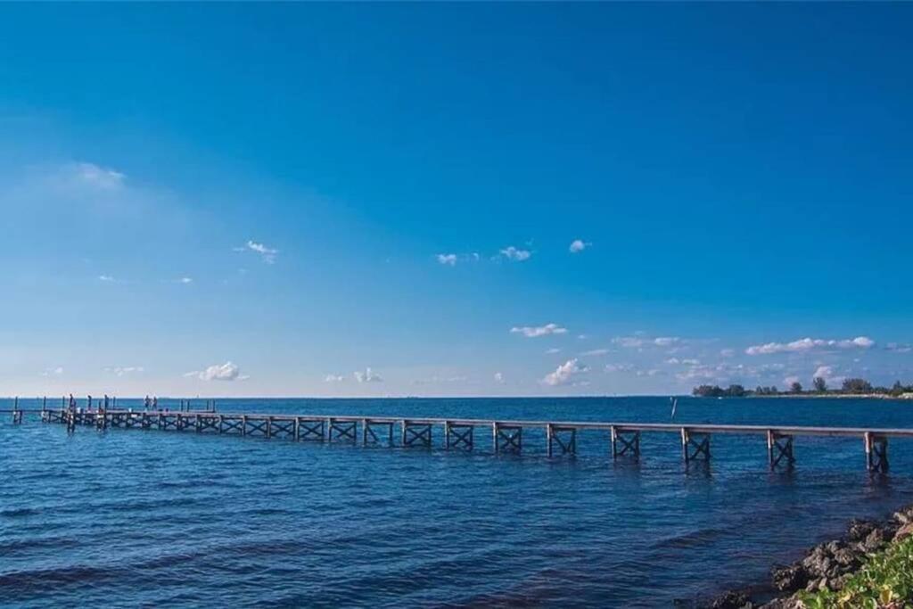 Bay View, Studio206, Beach Steps Away! Pool+Wifi Ruskin Exteriér fotografie
