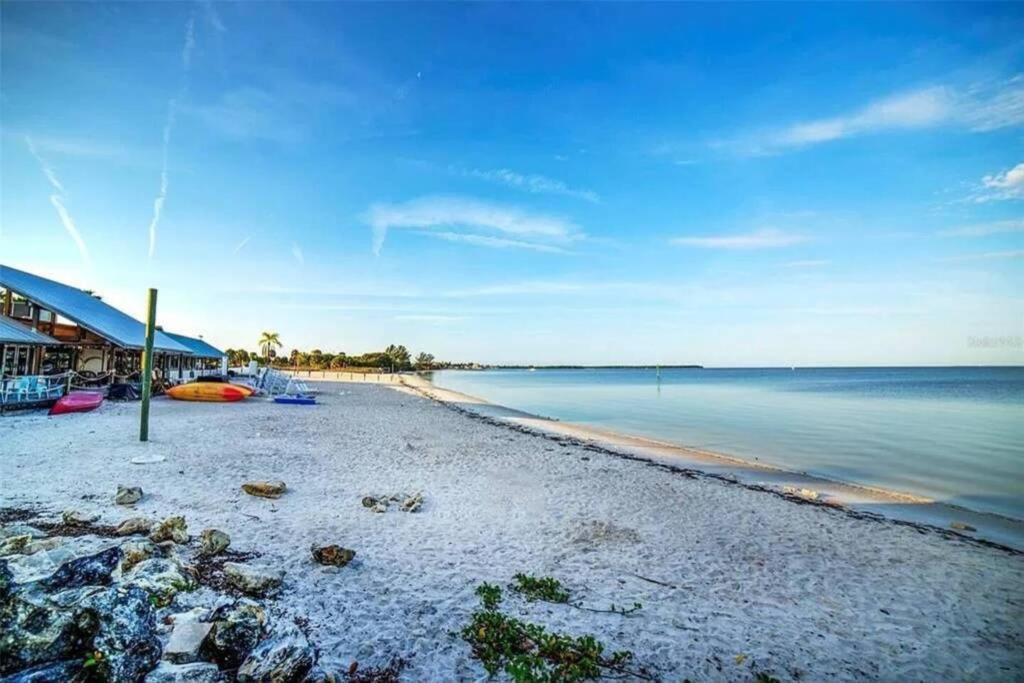 Bay View, Studio206, Beach Steps Away! Pool+Wifi Ruskin Exteriér fotografie