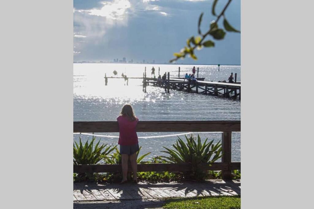 Bay View, Studio206, Beach Steps Away! Pool+Wifi Ruskin Exteriér fotografie