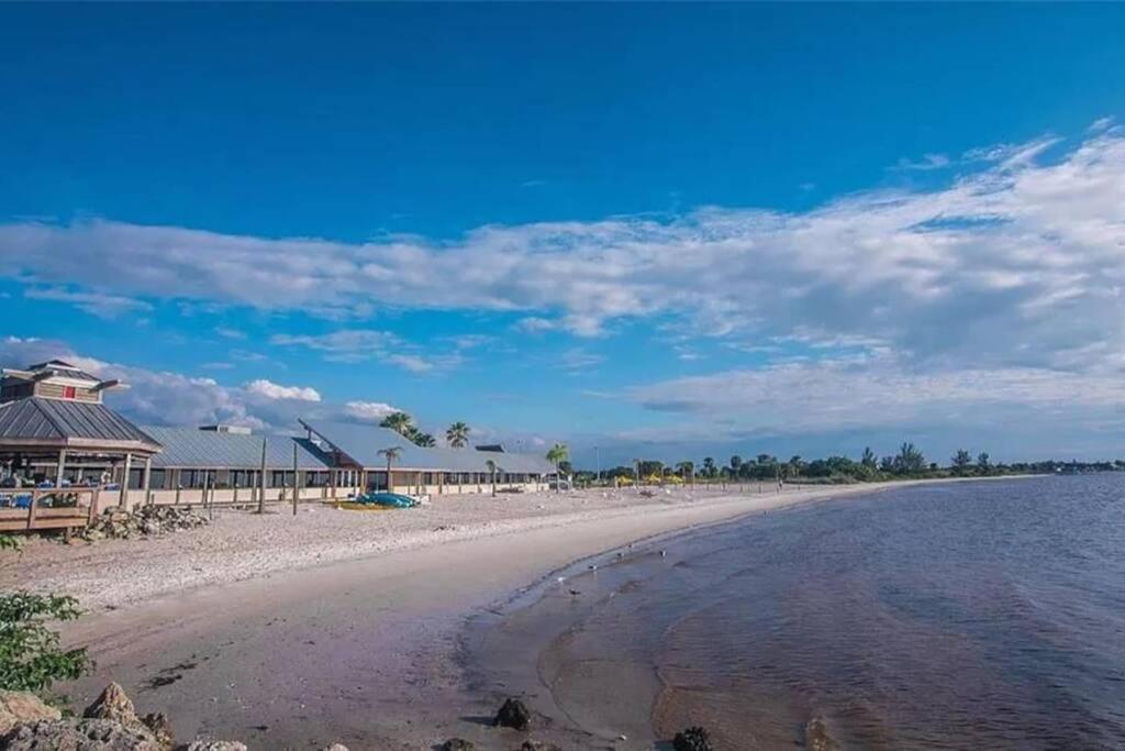 Bay View, Studio206, Beach Steps Away! Pool+Wifi Ruskin Exteriér fotografie