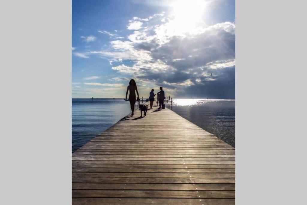 Bay View, Studio206, Beach Steps Away! Pool+Wifi Ruskin Exteriér fotografie