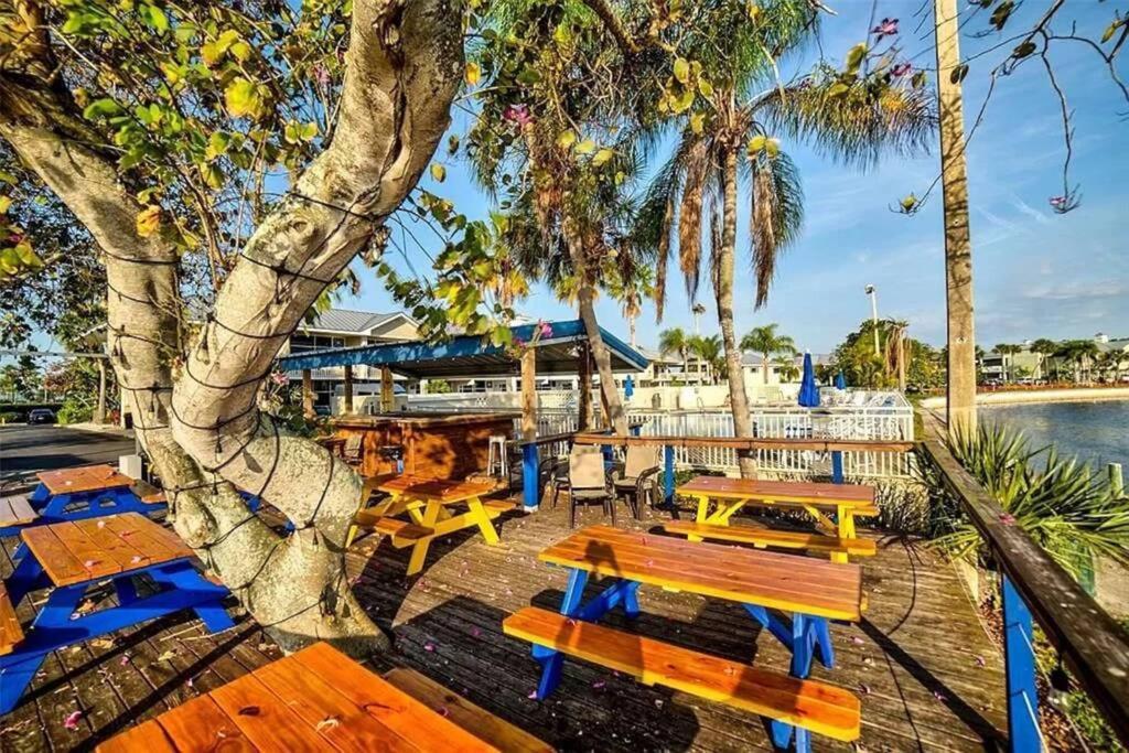 Bay View, Studio206, Beach Steps Away! Pool+Wifi Ruskin Exteriér fotografie