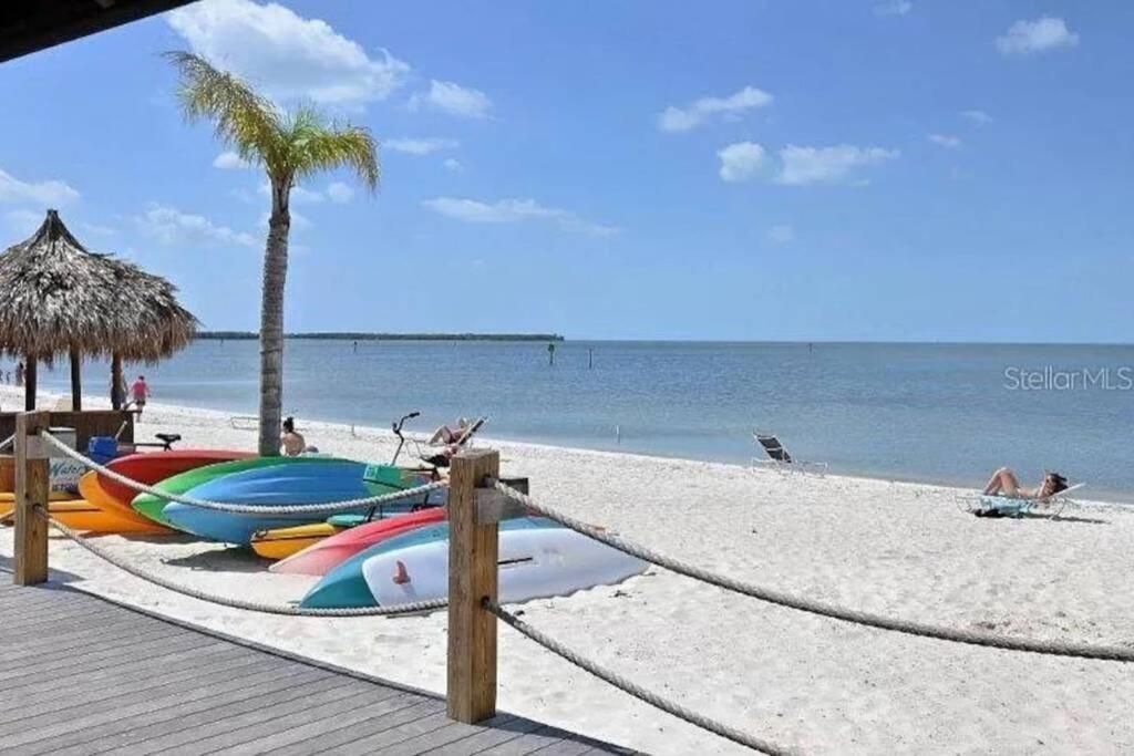Bay View, Studio206, Beach Steps Away! Pool+Wifi Ruskin Exteriér fotografie