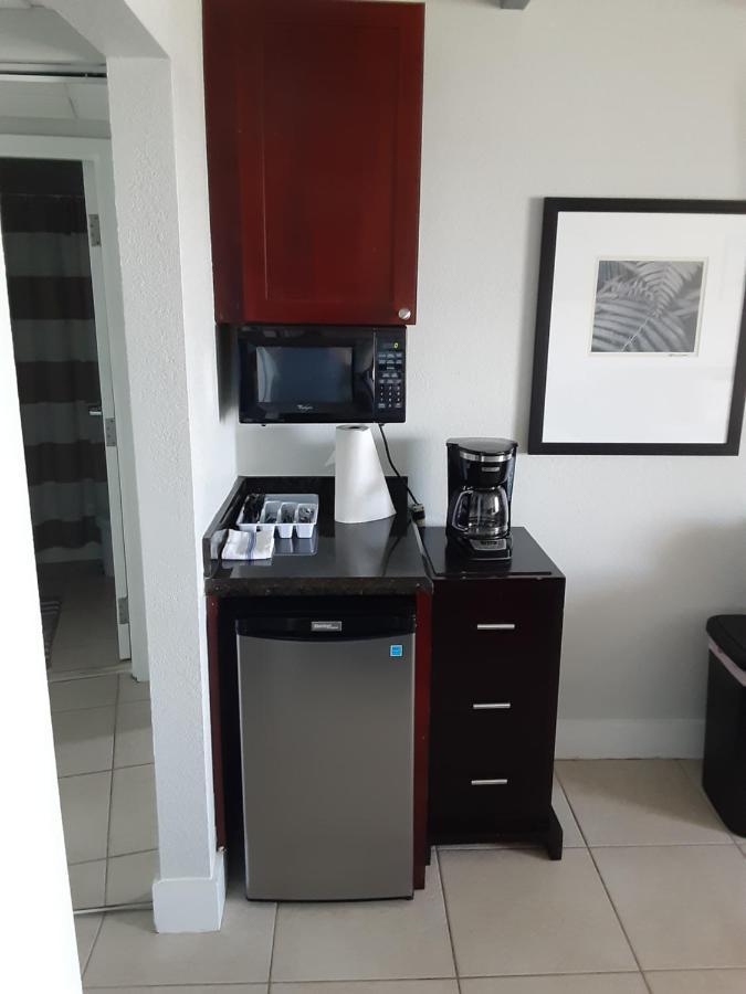 Bay View, Studio206, Beach Steps Away! Pool+Wifi Ruskin Exteriér fotografie